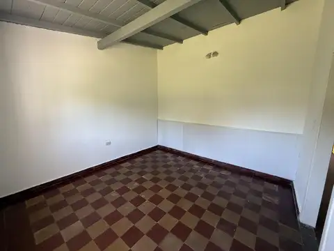 Casa 4 ambientes con 1 baño