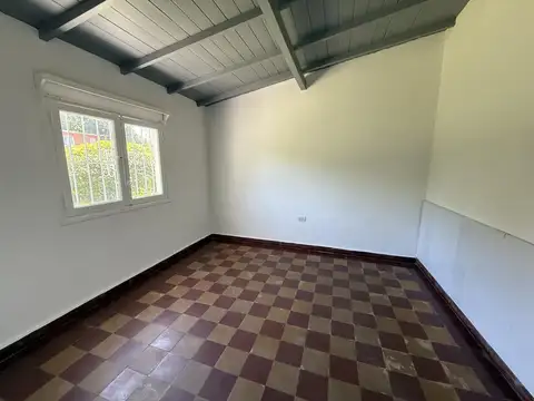 Casa 4 ambientes con 1 baño