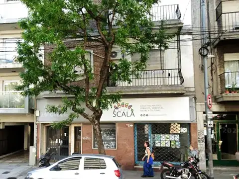 Propiedad Versátil-PATIO Cubierto-PH Frente AptoProfesional -Entrada indelpendiente Frente Vidriera y Metalica