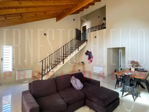 Casa en Venta con 3 cocheras