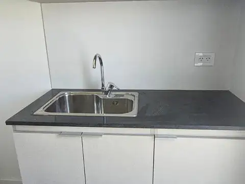 Chacabuco al 1800 - Monoambiente con balcón al frente