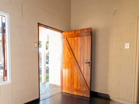Casa en Alquiler con 1 cochera