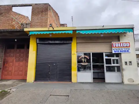Locales con vivienda en muy buen ubicación