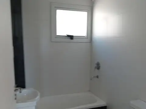 Depto. dos ambientes con terraza propia. Como si vivieras en una casa pero en un edificio 