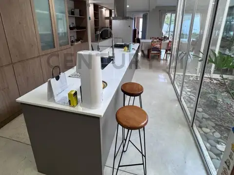 Juan B Justo 100, Piso 0