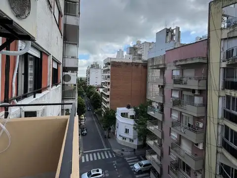 Departamento Reciclado de 3 Dormitorios con Balcón al Frente