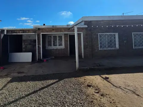 VENTA CASA 2 DORMITORIOS CON RENTA NUEVO PARIS