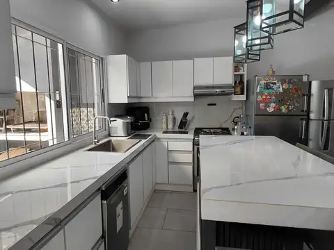 Casa 3 ambientes con 2 baños
