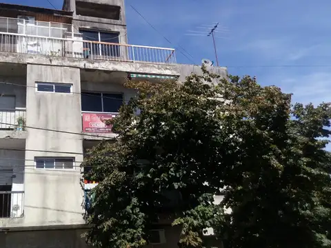 Dr. Valentin Alsina 1100, Piso 2