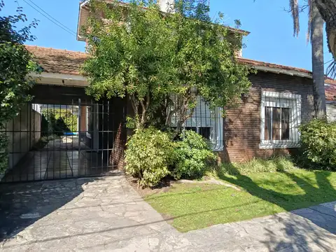 Chalet 5 Ambientes en Venta - Castelar Sur