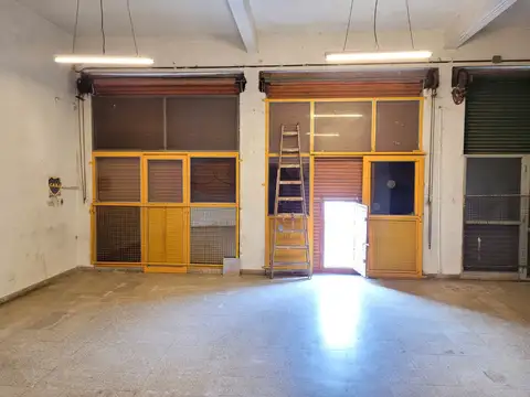 Local en Venta en Isidro Casanova, USD 95.000