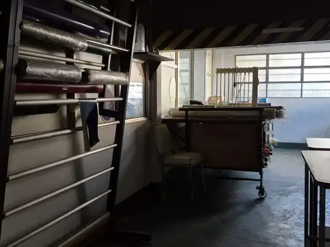 Venta de Galpón 350 Mt² en Caseros, Tres de Febrero