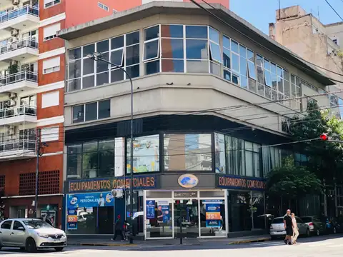 LOCAL COMERCIAL 1300 M2 Esq. Av San Juan y Pasco - OFICINAS