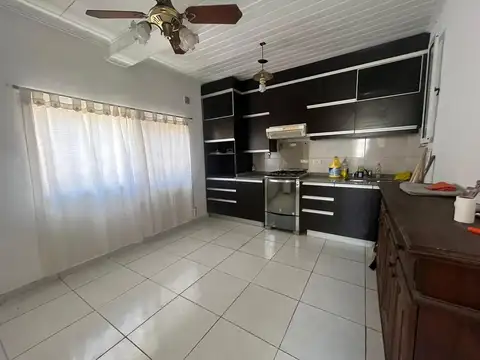 Casa 4 ambientes con 1 baño