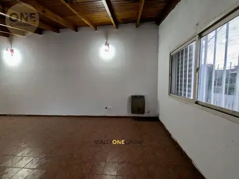 Casa 4 ambientes con 1 baño