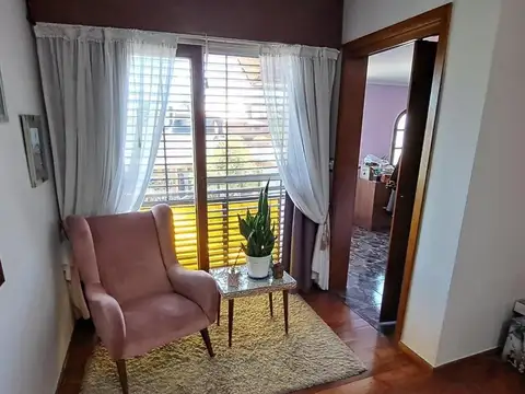 Casa 5 ambientes con 4 baños