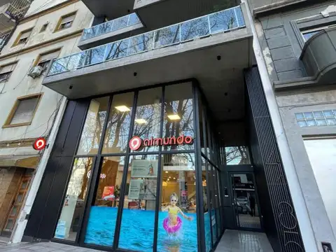 LOCAL 200M2, DOBLE ALTURA, 3 PLANTAS!