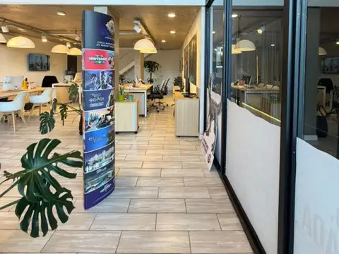 LOCAL 200M2, DOBLE ALTURA, 3 PLANTAS!