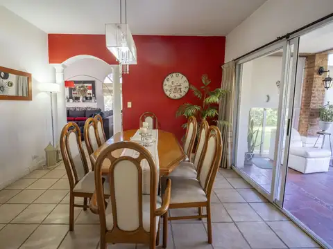 Casa 5 ambientes con 2 baños