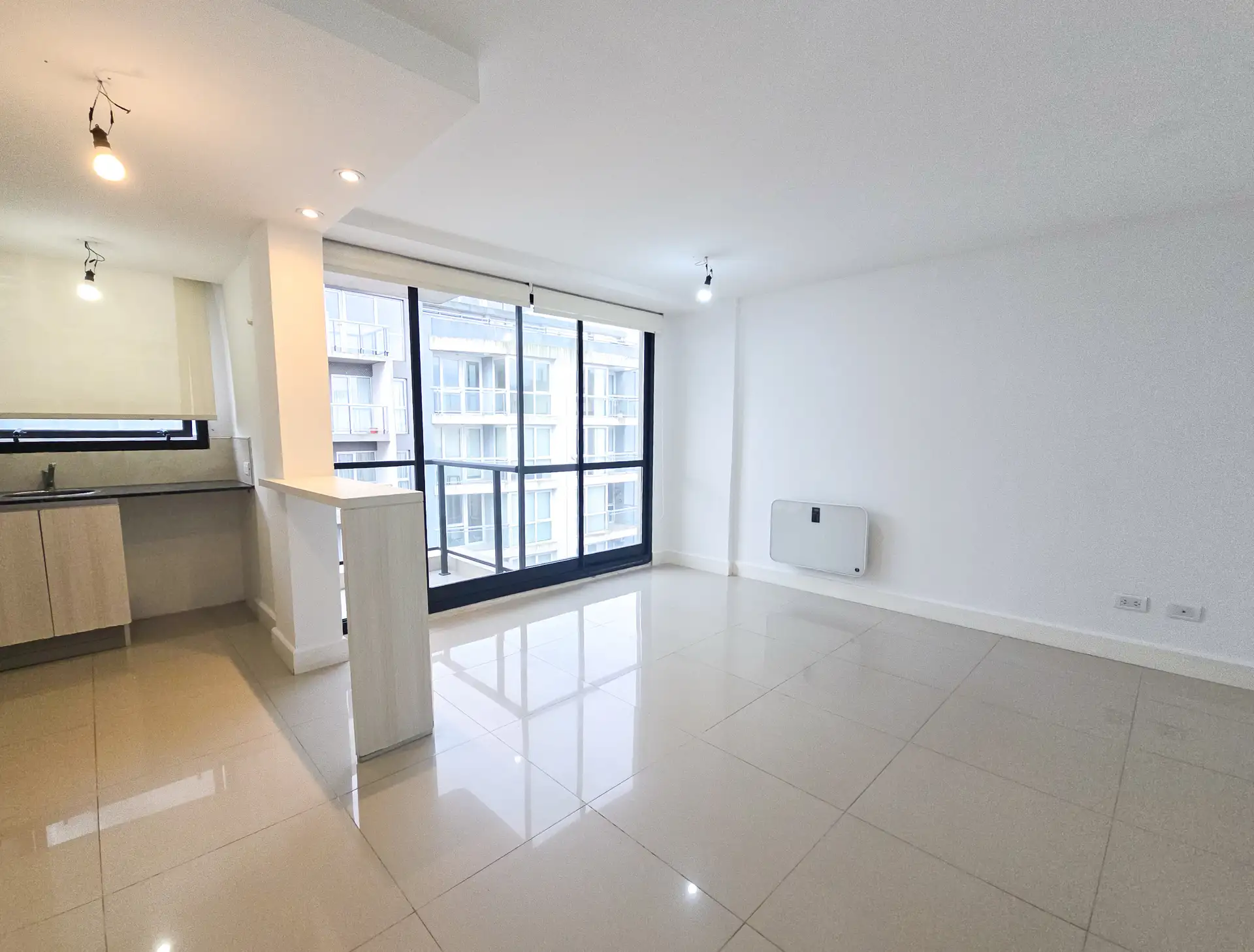 Depto 2 amb, 60m² con balcón y espacio para auto — Gascón y San Luis