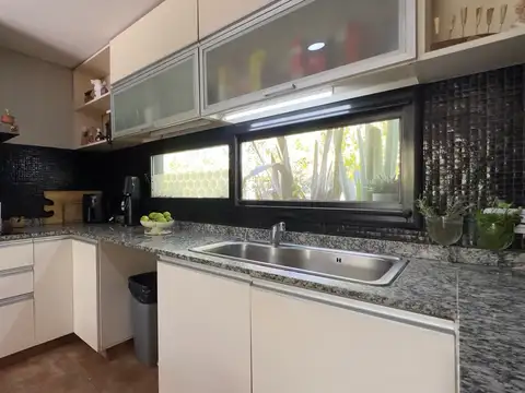 Casa en venta en barrio Alamo Alto-5 Amb-Galería-Pileta.