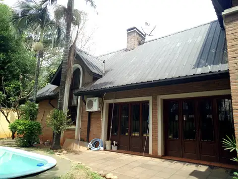 Casa en Venta con 2 cocheras