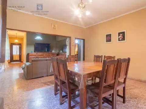 Casa en Venta con 2 cocheras