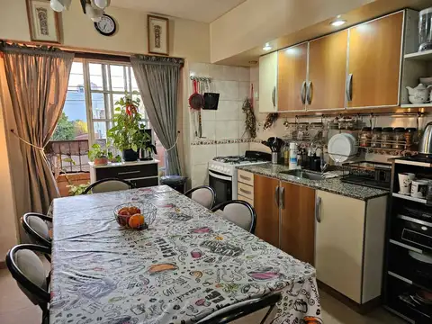 Venta ph 3 ambientes con patio balcon v luzuriaga