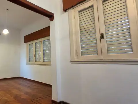 CASA MULTIFAMILIAR VENTA LOMAS DE ZAMORA PILETA