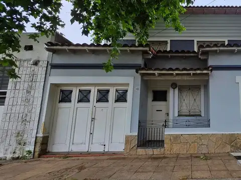 CASA MULTIFAMILIAR VENTA LOMAS DE ZAMORA PILETA