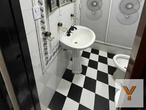 Casa en Venta con 6 cocheras