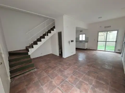 Depto Tipo Casa en Venta de 3 ambientes