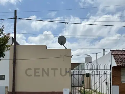 Depto Tipo Casa en Venta en Los Hornos, USD 35.000