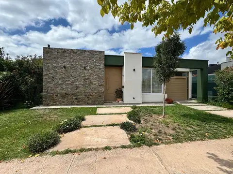 Casa en Venta Barrio Milcayac 1 Luján de Cuyo