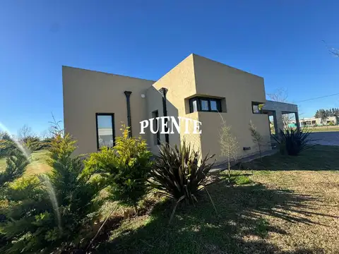 Casa 5 ambientes con 4 baños