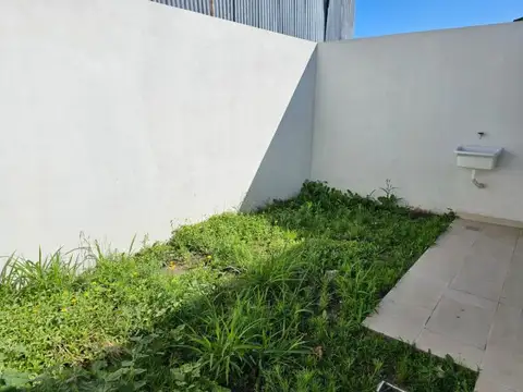 Casa de dos dormitorios, con gas conectado. A estrenar. Basualdo y Copello. USD 46.000