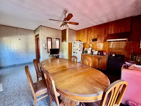 VENTA - Casa planta alta con importante local en Barrio Ludueña , Rosario .