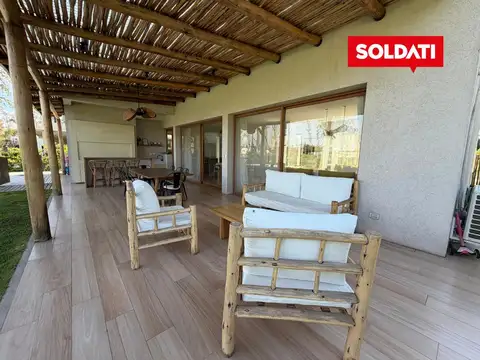 Casa 5 ambientes con 2 baños
