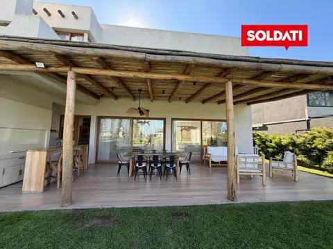 Casa en Alquiler Temporal con 4 cocheras