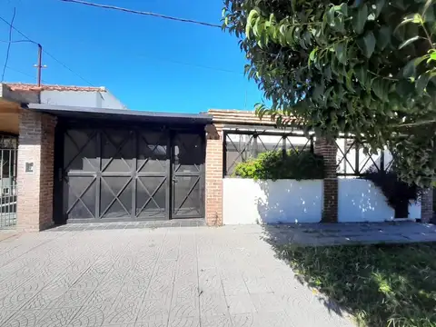 Casa en venta de 3 dormitorios c/ cochera en La Plata