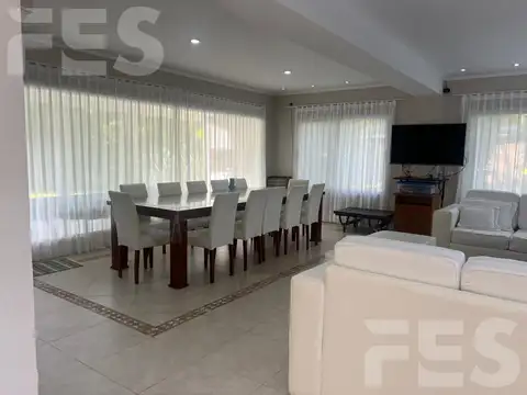 Casa en Venta - alquiler temporario con pileta - en Carilo Apto Credito Excelente Oportunidad -