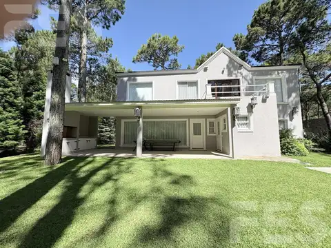 Casa en Alquiler Temporal en Carilo, USD 5.500