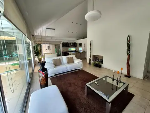 Casa en Venta en Loma Verde, USD 250.000