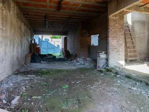 Casa 5 ambientes con 2 baños