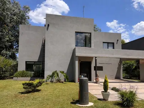 CASA 4 AMB EN VENTA ALVAREZ DEL BOSQUE PURA LUZ