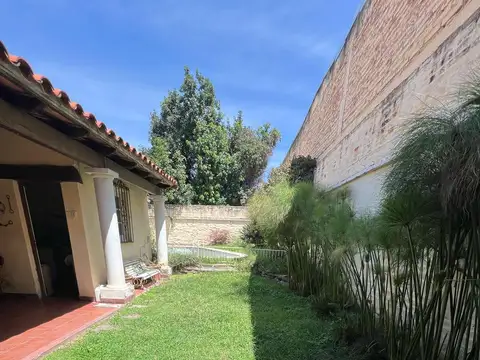 Casa 6 ambientes con 2 baños