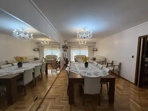 Venta - 4 Ambientes con balcón y dependencia - Villa Crespo