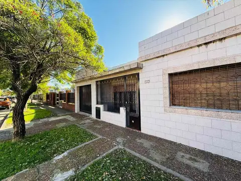 Casa 4 ambientes en venta, apta credito, Ituzaingo