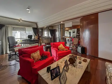 Departamento enorme de 4 dormitorios con 4 baños y cochera en el Centro