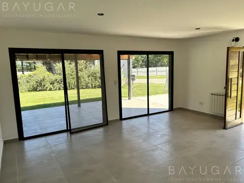 Casa 4 ambientes con 2 baños